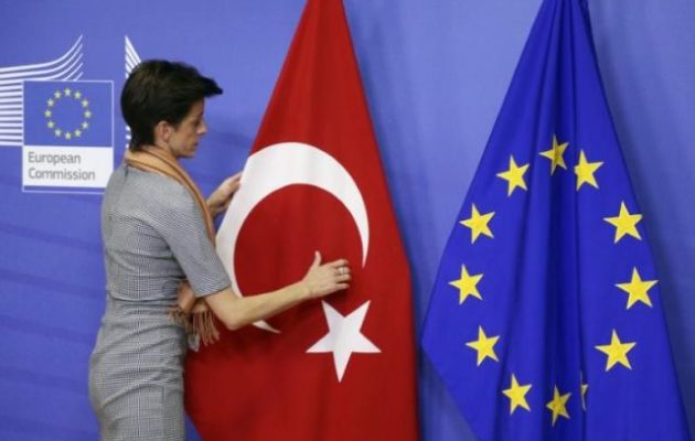 «Διαρροή» στο Bloomberg: Η ΕΕ άρχισε το «ξύλο» στην Τουρκία – Τι αναφέρει το «προσχέδιο»