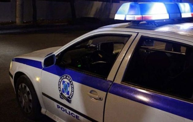 Ένοπλοι άρπαξαν αυτοκίνητο της αστυνομίας με την απειλή πιστολιού στο Π. Φάληρο