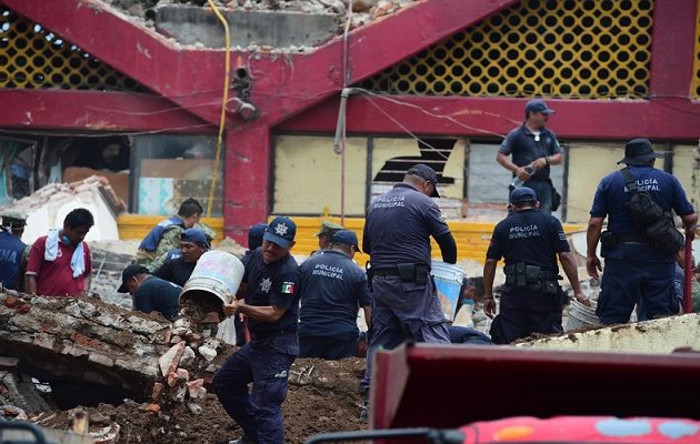 Αυξάνεται δραματικά ο αριθμός των νεκρών από το “σεισμό του αιώνα” στο Μεξικό