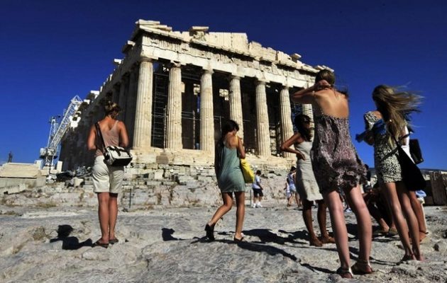 Πλημμύρισε τουρίστες η Ελλάδα – Αύξηση ανάσα στις εισπράξεις κατά 6,4%