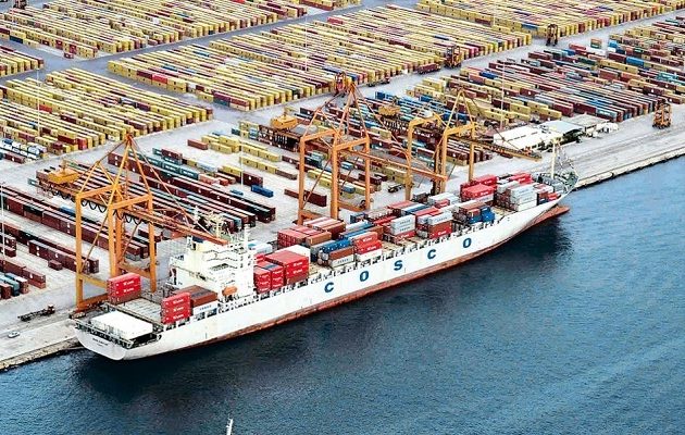 Handelsblatt: Στο λιμάνι του Πειραιά η μεγαλύτερη διακίνηση κοντέινερ στη Μεσόγειο