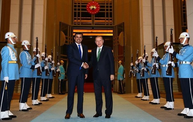 Στην Τουρκία ο Eμίρης του Κατάρ – Συναντήθηκε με τον Ερντογάν