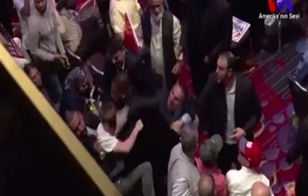 Oι νταήδες φρουροί του Ερντογάν χτύπησαν διαδηλωτές στη Νέα Υόρκη (βίντεο)