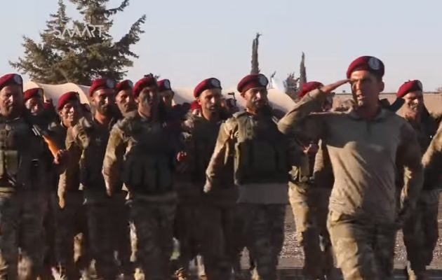 Δείτε τους μισθοφόρους του Ερντογάν στη Συρία να ορκίζονται και να παρελαύνουν (βίντεο)