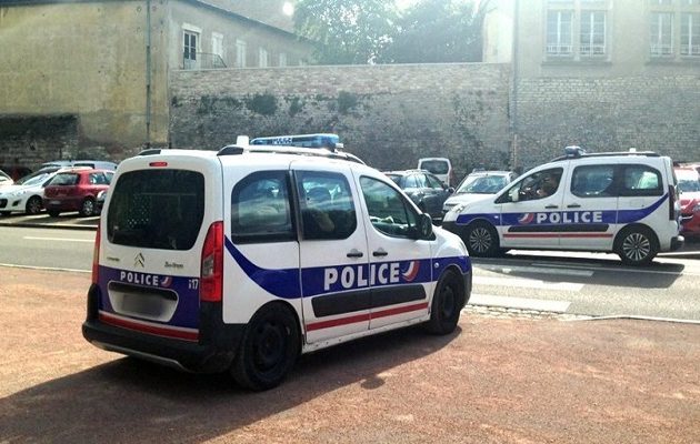 Άνδρας επιτέθηκε με σφυρί σε γυναίκες στη Λιόν – Φώναζε “Αλλαχού Ακμπάρ”