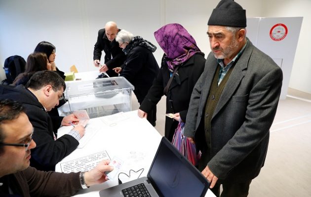 Μαζικές αιτήσεις Τούρκων στις γερμανικές Αρχές για χορήγηση ασύλου