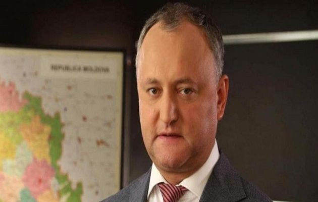 Η Μολδαβία απευλαύνει τρεις Ρώσους διπλωμάτες – Αντιδρά ο φιλορώσος πρόεδρος της χώρας