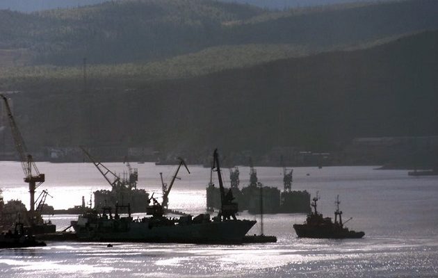 To Kρεμλίνο απαγορεύει τις συναλλαγές με δολάρια σε όλα τα ρωσικά λιμάνια