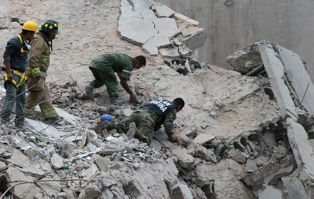 Εικόνες καταστροφής από το σεισμό στο Μεξικό – Εφιαλτική πρόβλεψη για  1.000 νεκρούς