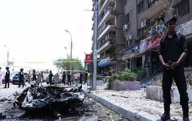 Βομβιστική επίθεση του ISIS σε αυτοκινητοπομπή στην Αίγυπτο- Νεκροί 18 αστυνομικοί