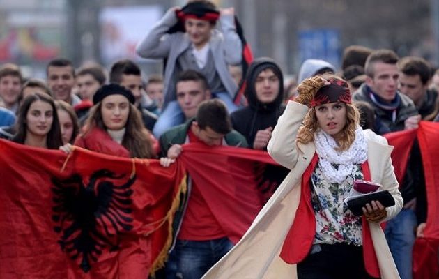“400.000 Σκοπιανοί έχουν βουλγαρικά διαβατήρια – Οι Αλβανοί πλειονότητα στα Σκόπια”