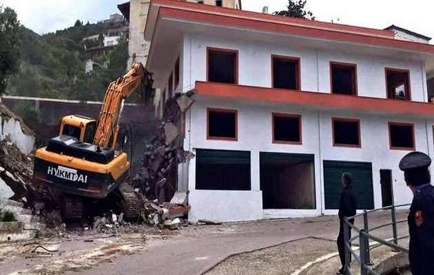 Κραυγή απόγνωσης από τους Έλληνες της Χειμάρρας: Οι Αλβανοί δημεύουν τα σπίτια μας (βίντεο)