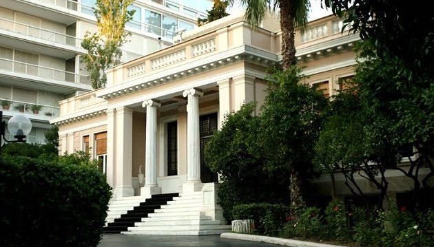 Ικανοποίηση στην κυβέρνηση από την επίσκεψη Μακρόν
