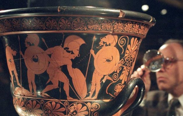 Δύο κλεμμένα αρχαία ελληνικά αγγεία του 5ου π.Χ. αιώνα προς πώληση στο Λονδίνο
