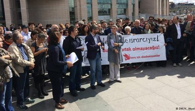 Deutsche Welle: H τουρκική ελίτ ζητά άσυλο στη Γερμανία