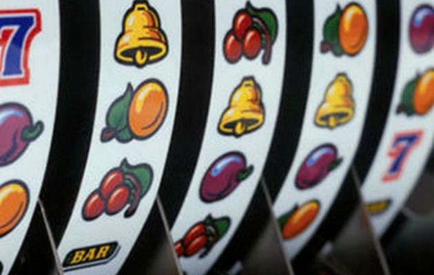 Έως και 500 εκατομμύρια ευρώ το κόστος του παράνομου “φρουτο-Βασιλείου” για τα δημόσια έσοδα