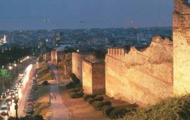 Με ροζ χρώμα το Βυζαντινό Τείχος της Θεσσαλονίκης