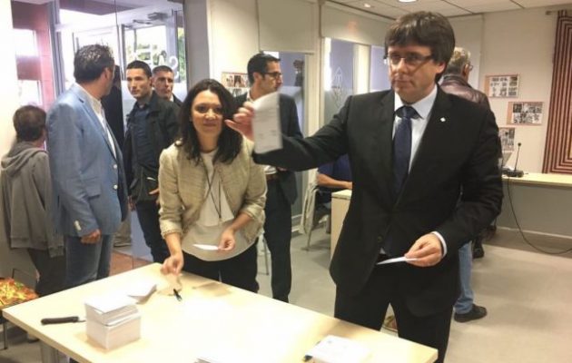 Ο Πρόεδρος της Καταλονίας ξεγέλασε τους Ισπανούς και κατάφερε να ψηφίσει