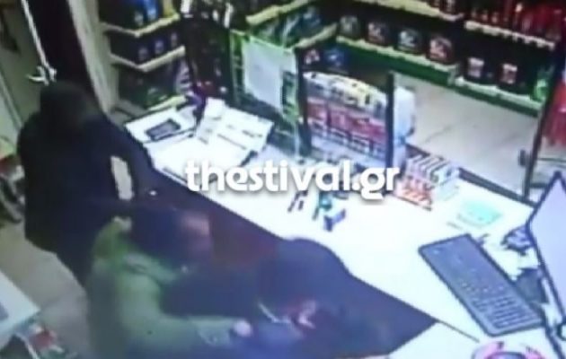 Βίντεο-σοκ από ένοπλη ληστεία σε βενζινάδικο στη Θεσσαλονίκη (βίντεο)