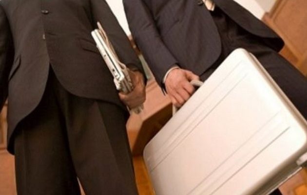 Μαθήματα πάλης αρχίζουν οι εφοριακοί για να προστατεύονται από οργισμένους πολίτες