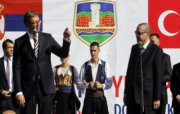 “Οι λαοί των Βαλκανίων πρέπει να ζήσουμε ειρηνικά” είπε από τη Σερβία ο Ερντογάν