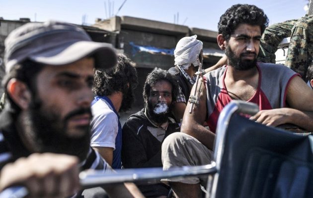 Το Ισλαμικό Κράτος παραδίδει τη Ράκα στους Κούρδους – Σε εξέλιξη η συνθηκολόγηση