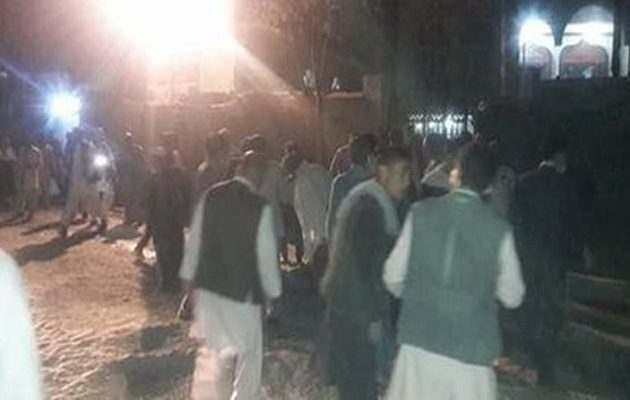 Βομβιστής αυτοκτονίας σκόρπισε τον θάνατο σε σιιτικό τέμενος στην Καμπούλ – Δεκάδες νεκροί