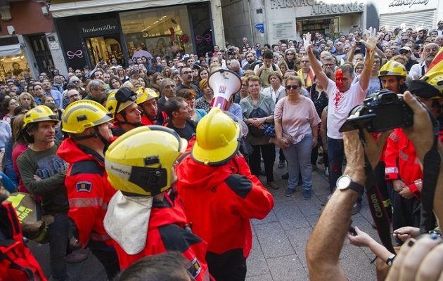 Χιλιάδες  διαδηλωτές στους δρόμους της Βαρκελώνης καταδίκασαν την αστυνομική βία