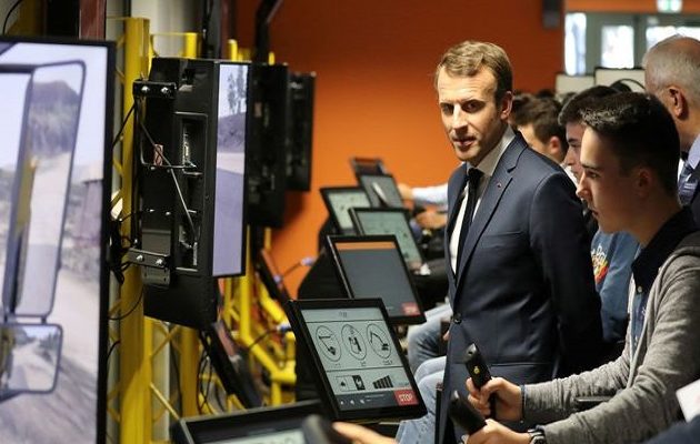 Μακρόν: Αντί να το κάνετε μπουρδ@λο, θα ήταν καλύτερα να βρείτε καμιά δουλειά