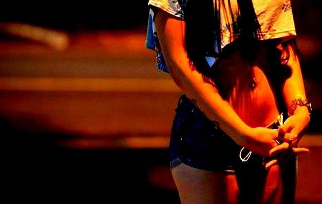 Σοκ στην Πάτρα: “Μάνα” εξέδιδε τις ανήλικες κόρες της