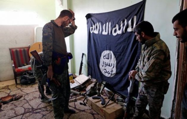 Καταρρέει το Ισλαμικό Κράτος στη Ράκα – Ζήτημα ωρών η απελευθέρωση της πόλης