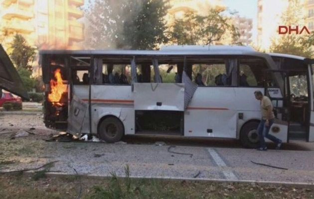 Βομβιστική επίθεση εναντίον αστυνομικού οχήματος στη νότια Τουρκία