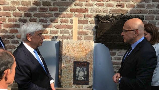 “Φόρος τιμής” στον Ρήγα Φεραίο από τον Παυλόπουλο κατά την επίσκεψη στο Βελιγράδι