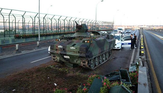 Σε δίκη 143 Τούρκοι πρώην στρατιωτικοί για εμπλοκή στην απόπειρα πραξικοπήματος