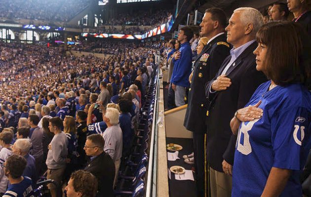 Πυρ και μανία ο Αμερικανός αντιπρόεδρος με τους αθλητές που γονατίζουν στον εθνικό ύμνο