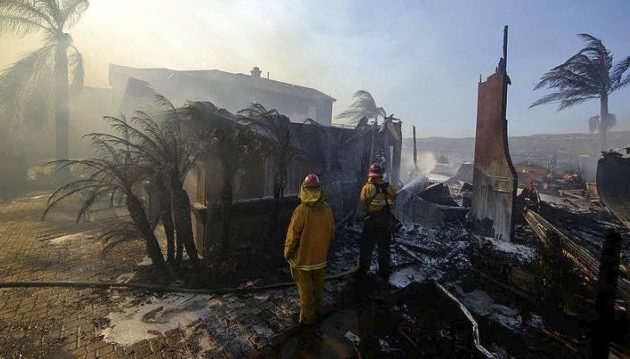 Έκλεισαν νοσοκομεία, φεύγουν χιλιάδες από τα σπίτια τους στην Καλιφόρνια – Στους δέκα οι νεκροί από την πύρινη λαίλαπα