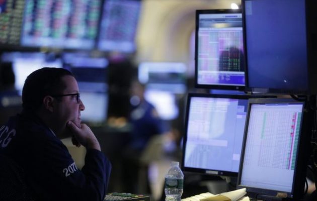 Financial Times: Ολοκληρώθηκε με επιτυχία το swap ελληνικών ομολόγων ύψους 30 δισ. ευρώ