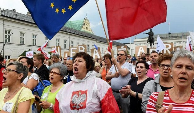 Νέα αναταραχή στην Ε.Ε.: Οδηγείται η Βαρσοβία προς Polexit;