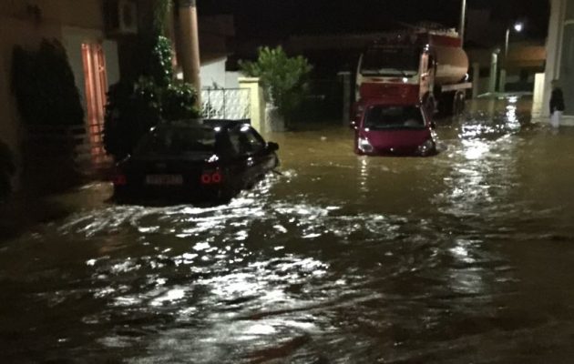 Στους 15  οι νεκροί από τις φονικές πλημμύρες στη Μάνδρα