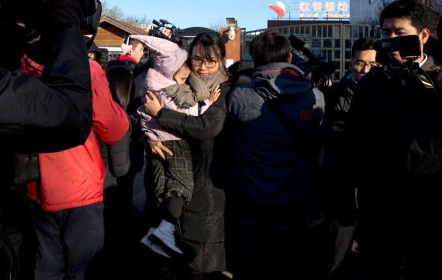 Γιατί βρήκαν τα παιδιά τους τρυπημένα με βελόνες; “Φύλλο και φτερό” οι παιδικοί σταθμοί στο Πεκίνο