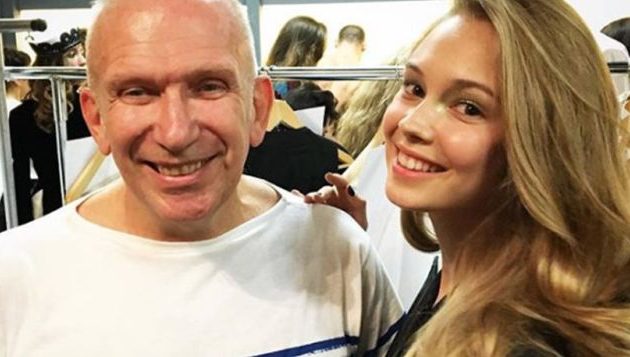 Gaultier με φουστανέλλα στην Αθήνα και 1.000 ευρώ είσοδο στο Μουσείο Μπενάκη