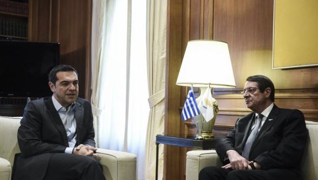 Τσίπρας: “Βγαίνουμε κι εμείς από την κρίση” – Aναστασιάδης: “Οδηγείτε την Ελλάδα στη σωστή πορεία”