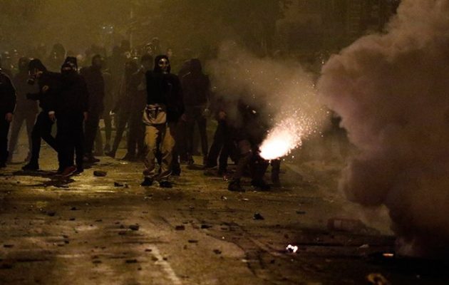 Με βαριές κατηγορίες στον Εισαγγελέα 9 Έλληνες και 7 αλλοδαποί για τα επεισόδια στα Εξάρχεια