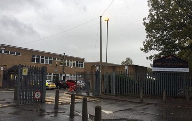 Επίθεση από μασκοφόρους με μπαστούνια χόκεϊ και μαχαίρια σε σχολείο στη Βρετανία