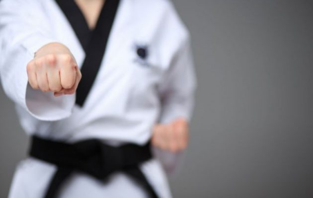 Πώς εξουδετέρωσε τον επίδοξο βιαστή της η “καρατέκα” της Σάμου – Τι είπε ο πατέρας της (βίντεο)