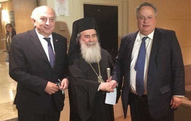 Ο Νίκος Κοτζιάς εξέφρασε στον Πατριάρχη Ιεροσολύμων την υποστήριξη της Ελλάδας