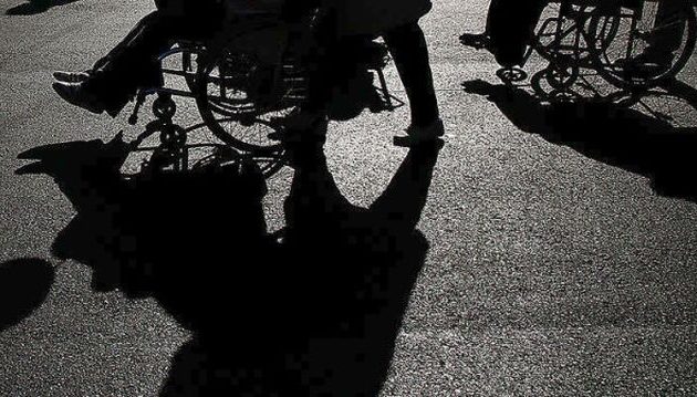 Σοκ! 19χρονος στην Πάφο μαχαίρωσε τον πατέρα του στο αναπηρικό καροτσάκι