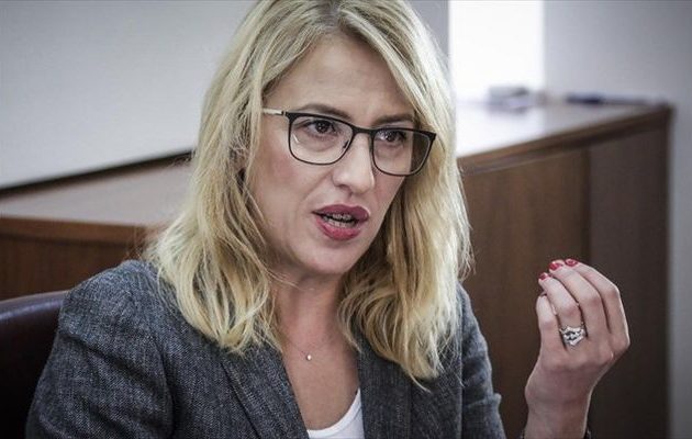 Ρένα Δούρου: «Γινόμαστε μάρτυρες μιας δημοσιογραφίας που κάνει προπαγάνδα πατώντας πάνω σε νεκρούς»