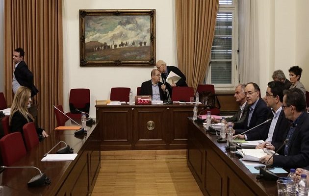 Eξεταστική για Υγεία: Η σιωπή στελέχους του ΚΕΕΛΠΝΟ και οι 23 προσλήψεις επί Άδωνι