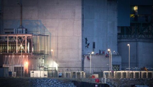 “Έσπασαν” σε ομάδες για αντιπερισπασμό και “ξεφτίλισαν” τα μέτρα ασφαλείας γαλλικού πυρηνικού εργοστάσιου (φωτο)